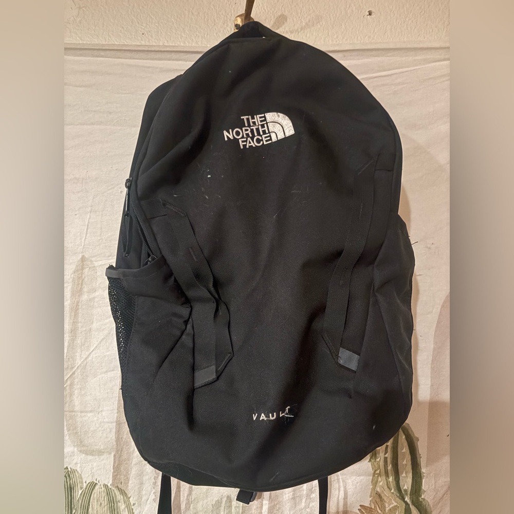The North Face Black Vault Backpack 🌵